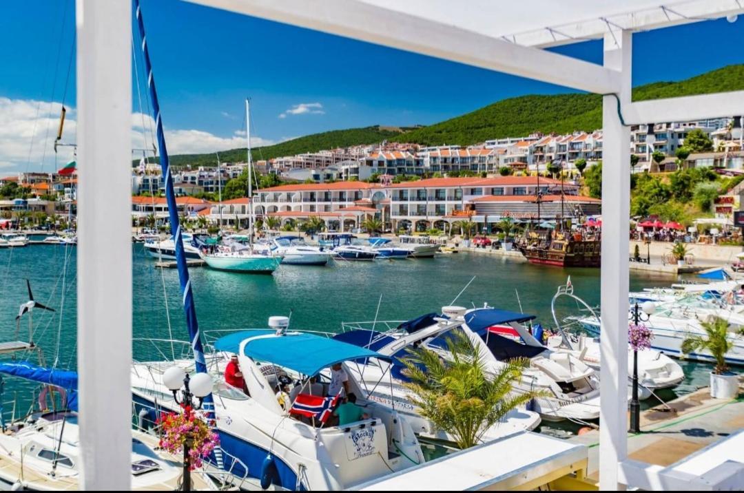 La Terrace Sea View Apartment Sveti Vlas Bagian luar foto