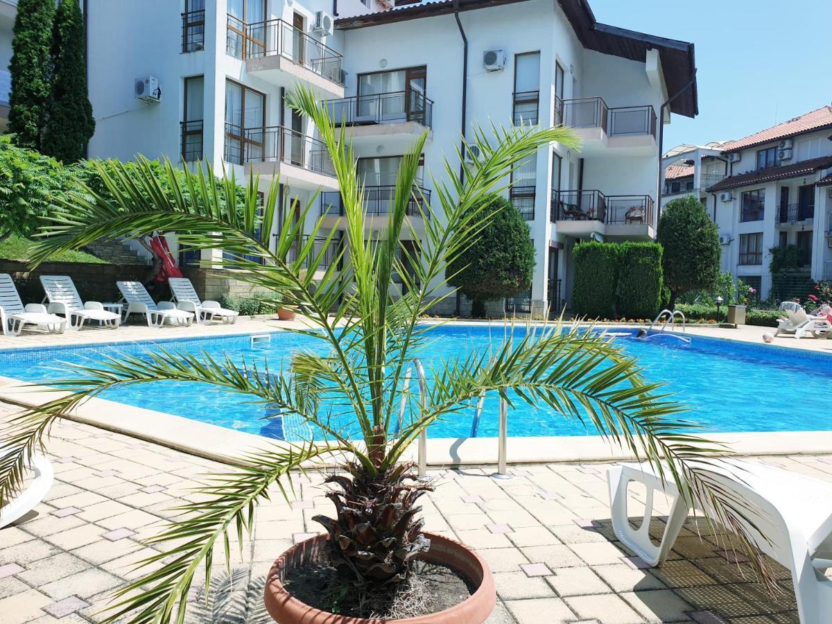 La Terrace Sea View Apartment Sveti Vlas Bagian luar foto