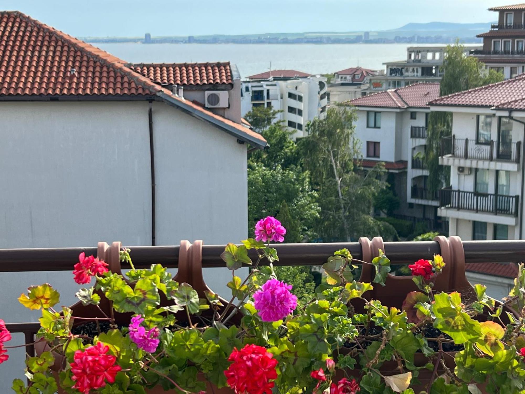 La Terrace Sea View Apartment Sveti Vlas Bagian luar foto